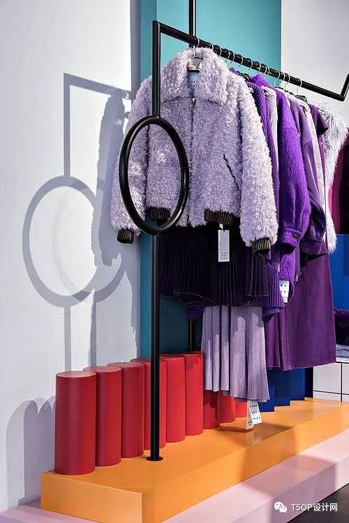 色彩与廓形 · VVNK 装置艺术空间 | Zinovatnaya-12