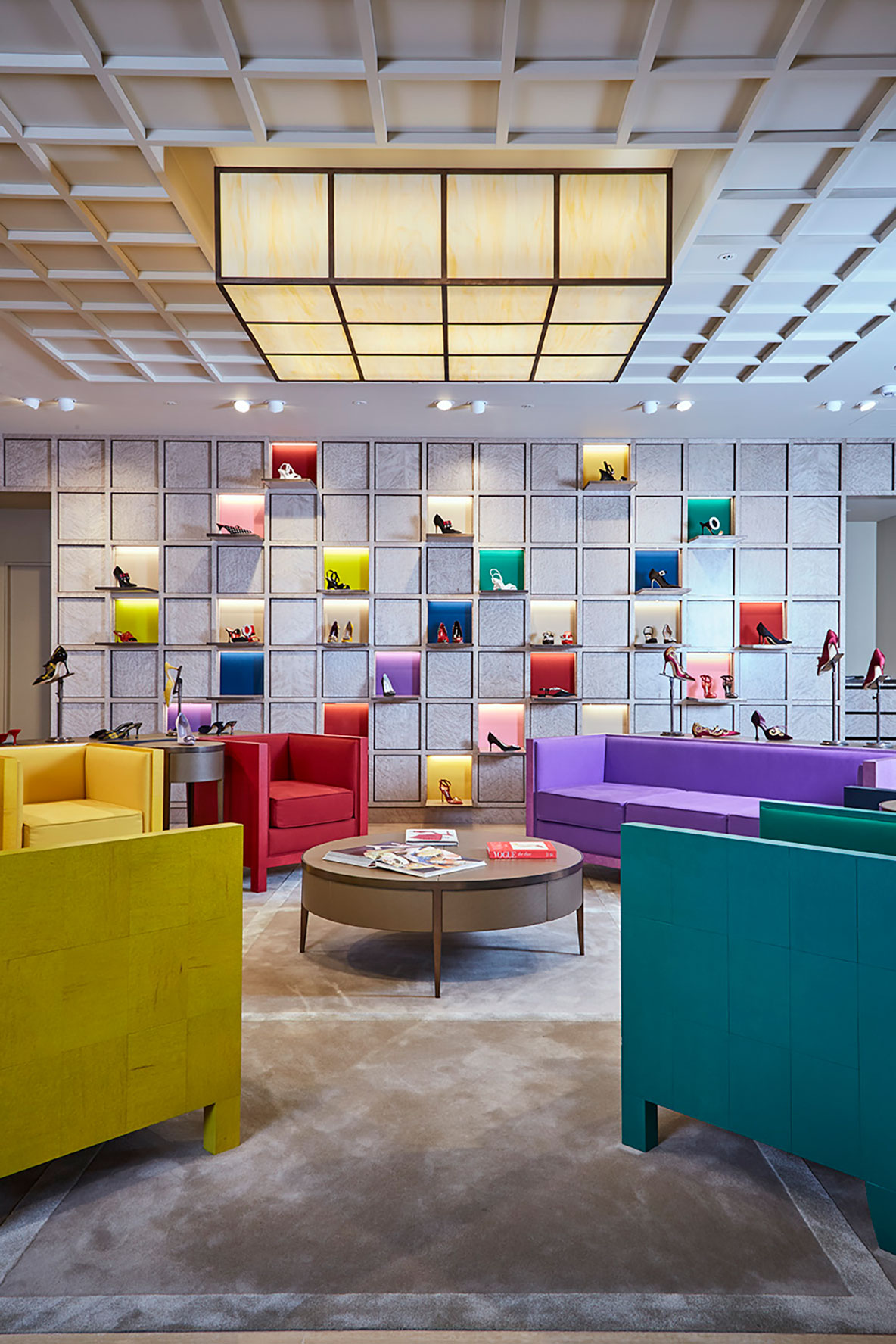 马诺洛·伯拉尼克塞尔福里奇百货店（注：Manolo Blahnik是知名鞋履品牌，Selfridges是英国著名百货公司，这里推测是该品牌在塞尔福里奇百货的店铺相关表述 ） 丨英国伦敦丨Nick Leith  Smith-0