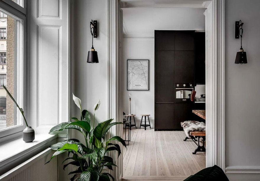 瑞典公寓的巴黎风尚与黑色厨房-5