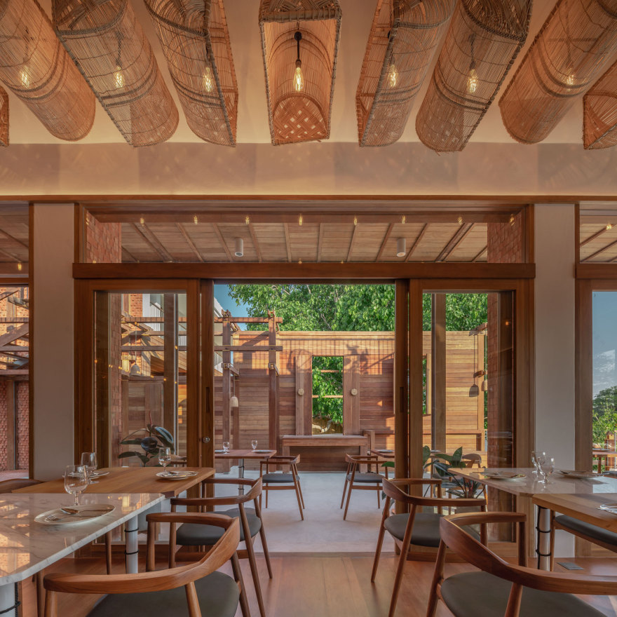 Baan Pomphet Hotel and Restaurant / onion-18