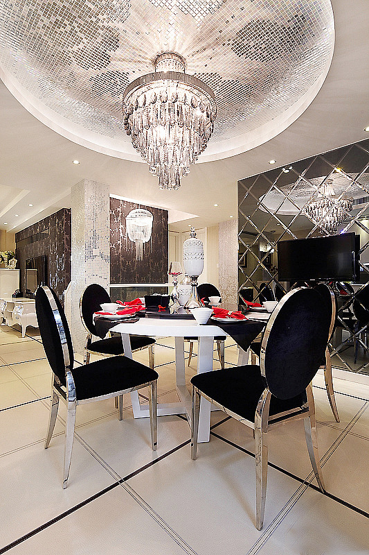 抢眼的家居搭配   105平古典复式奢华居-3