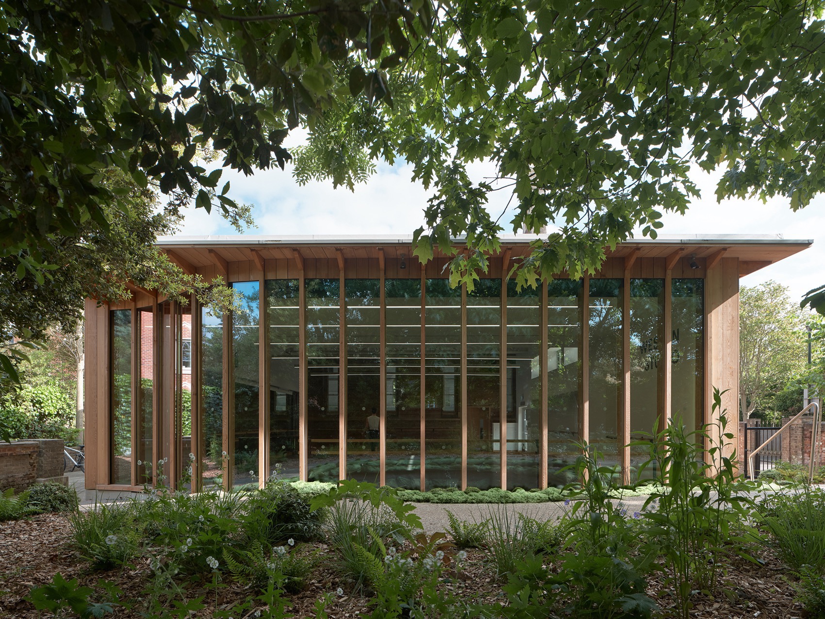 芭蕾和现代舞学校的Weston舞蹈工作室，伦敦 / MICA-7