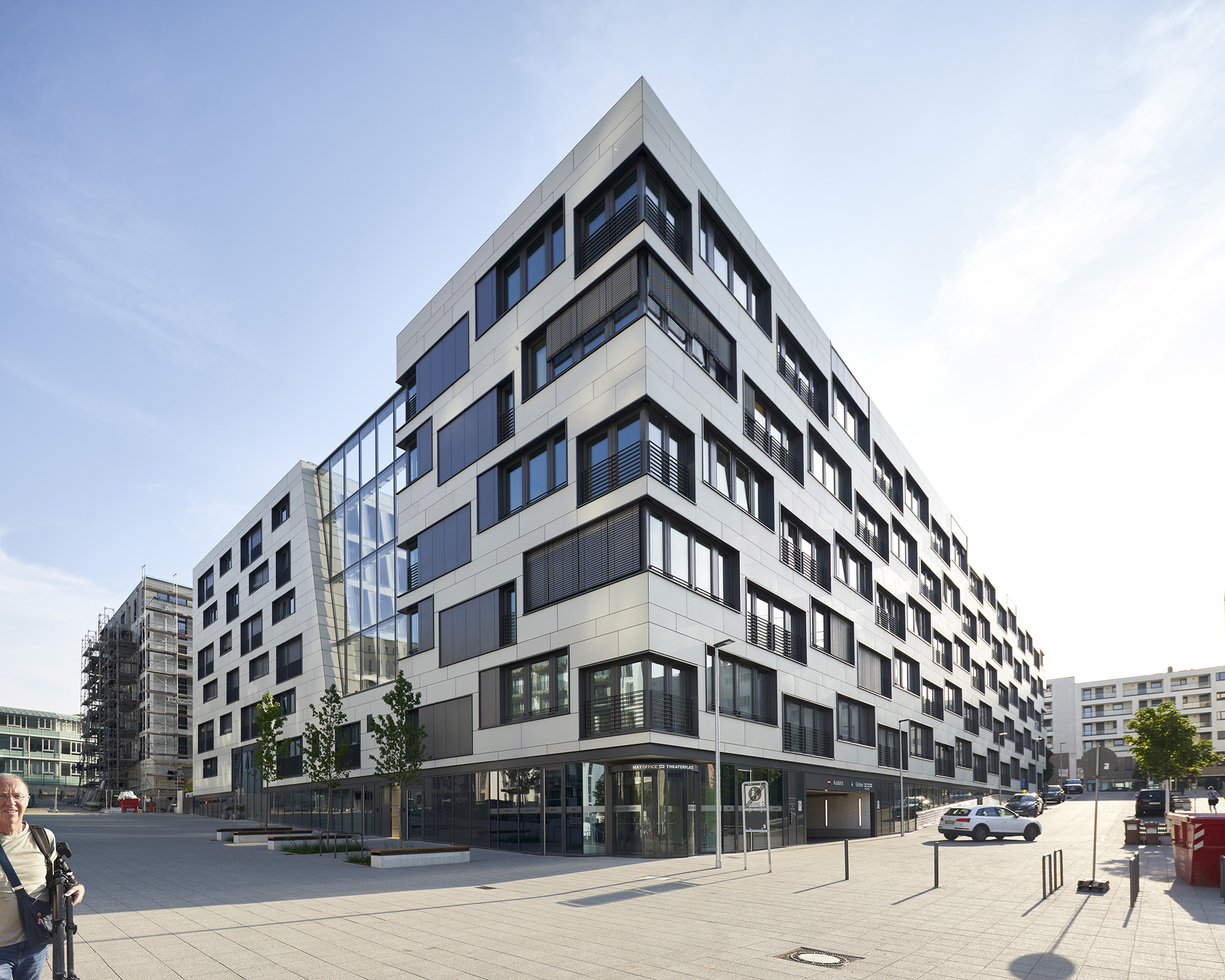 五月生活 + 五月办公 – 克雷辛斯（注：若KRESINGS有特定背景含义，此音译可能不准确） 丨德国斯图加特-3