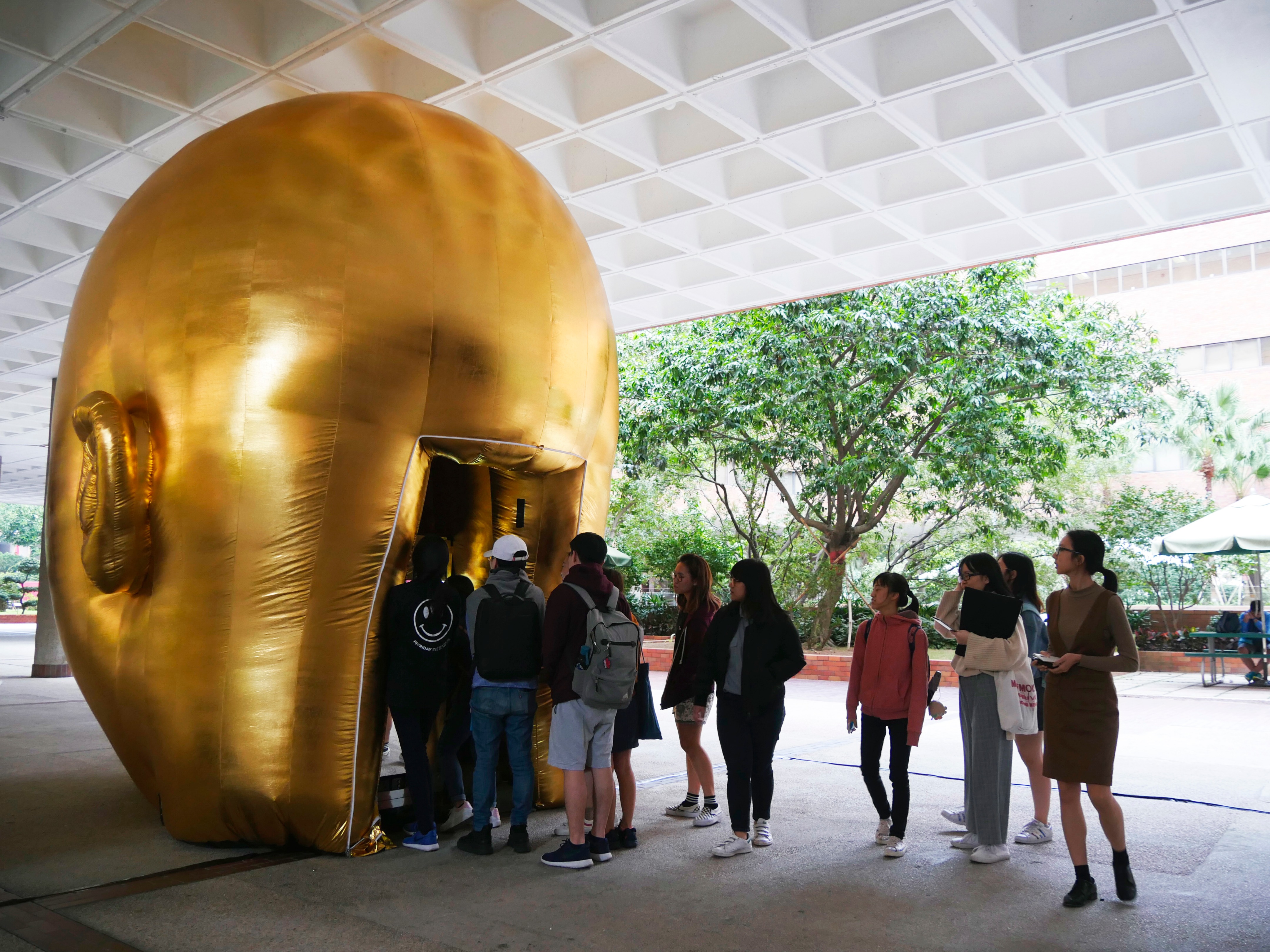 充气雕塑构建数字化空间，时尚与建筑的跨界融合-9