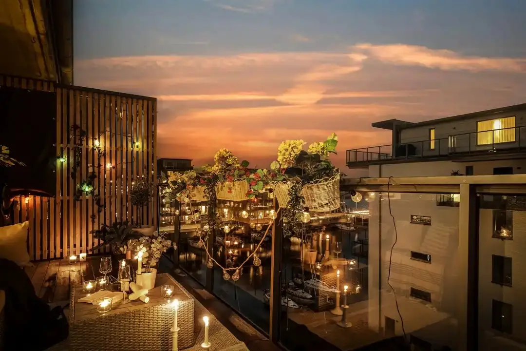 瑞典马尔默 54m2 公寓 | 玻璃卧室与温馨海景-15