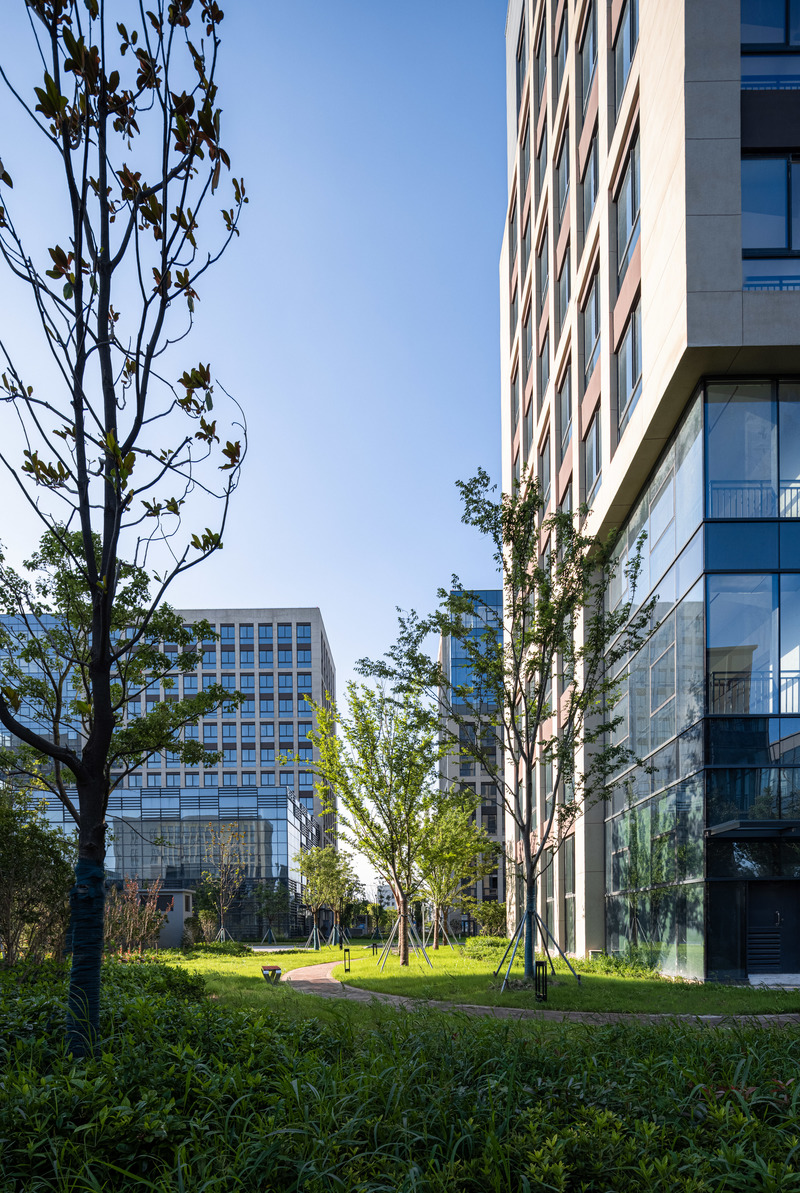 产业社区破局之路 · 智慧化,多元化,形象引领丨中国丨三益-99