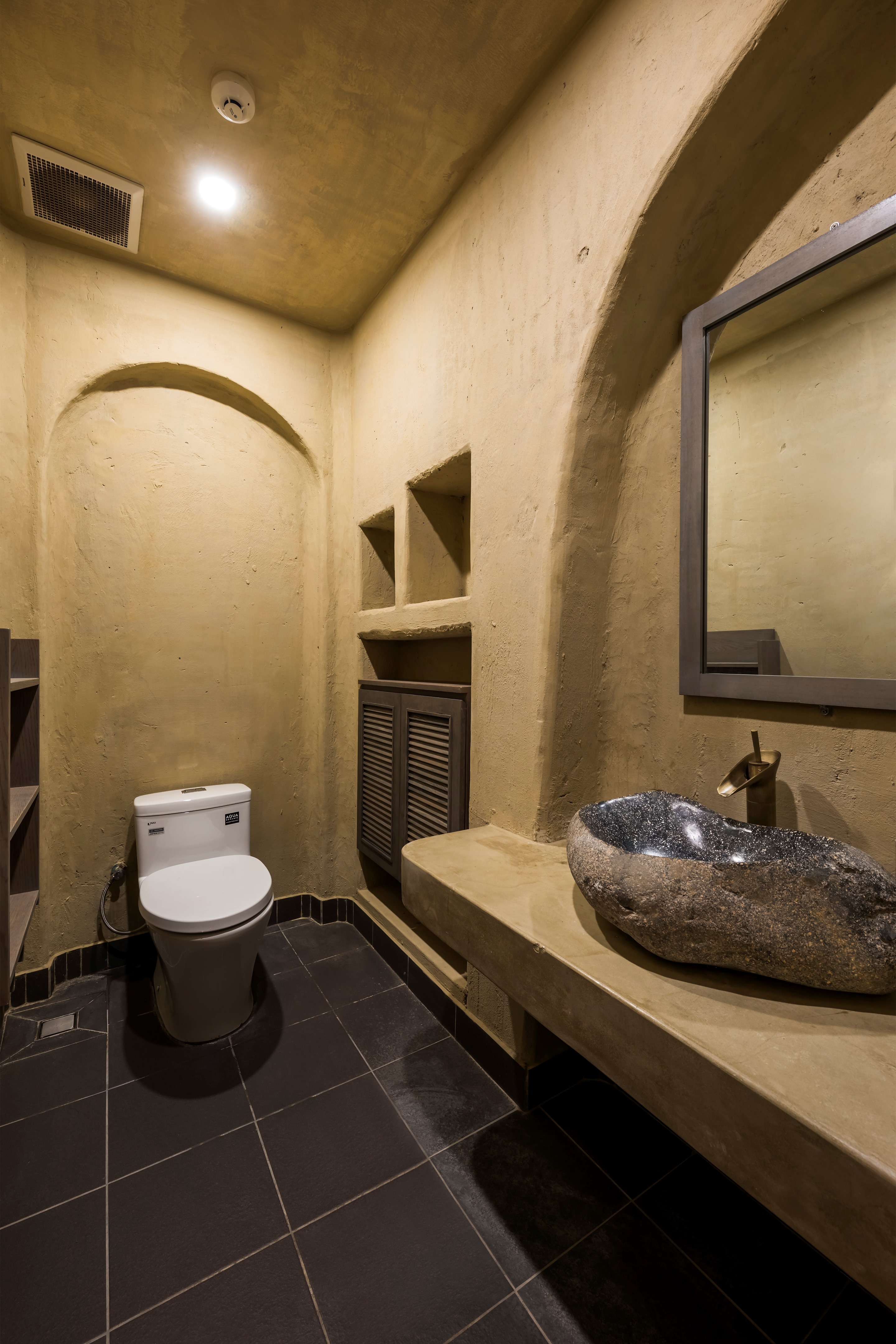 越南"Pizza 4P's"餐厅设计 · 海边别墅中的自然优雅-57