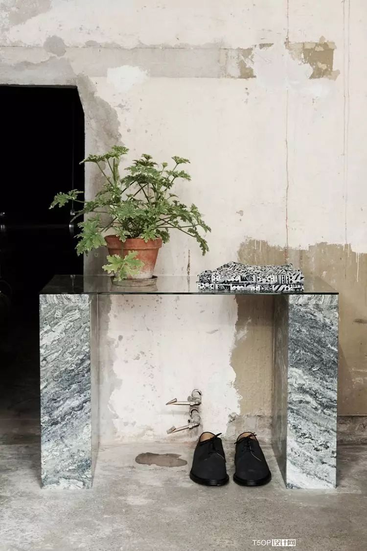 低调休闲时装零售店室内设计-8