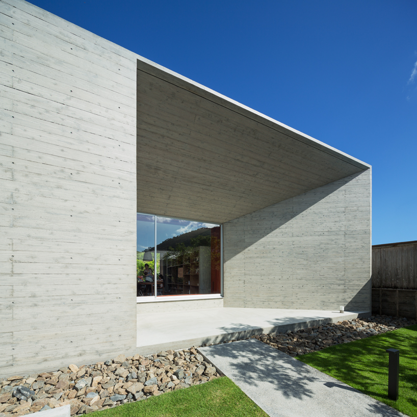 奄美大岛内凹式混凝土住宅丨日本丨松山建筑设计事务所-2