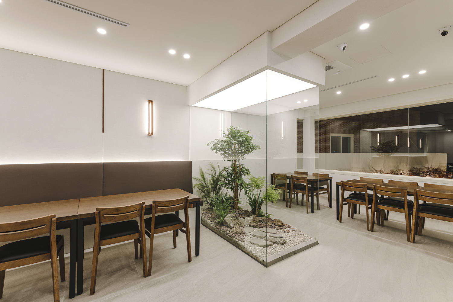 白色与木色，150 平米极简主义韩式餐厅设计-8