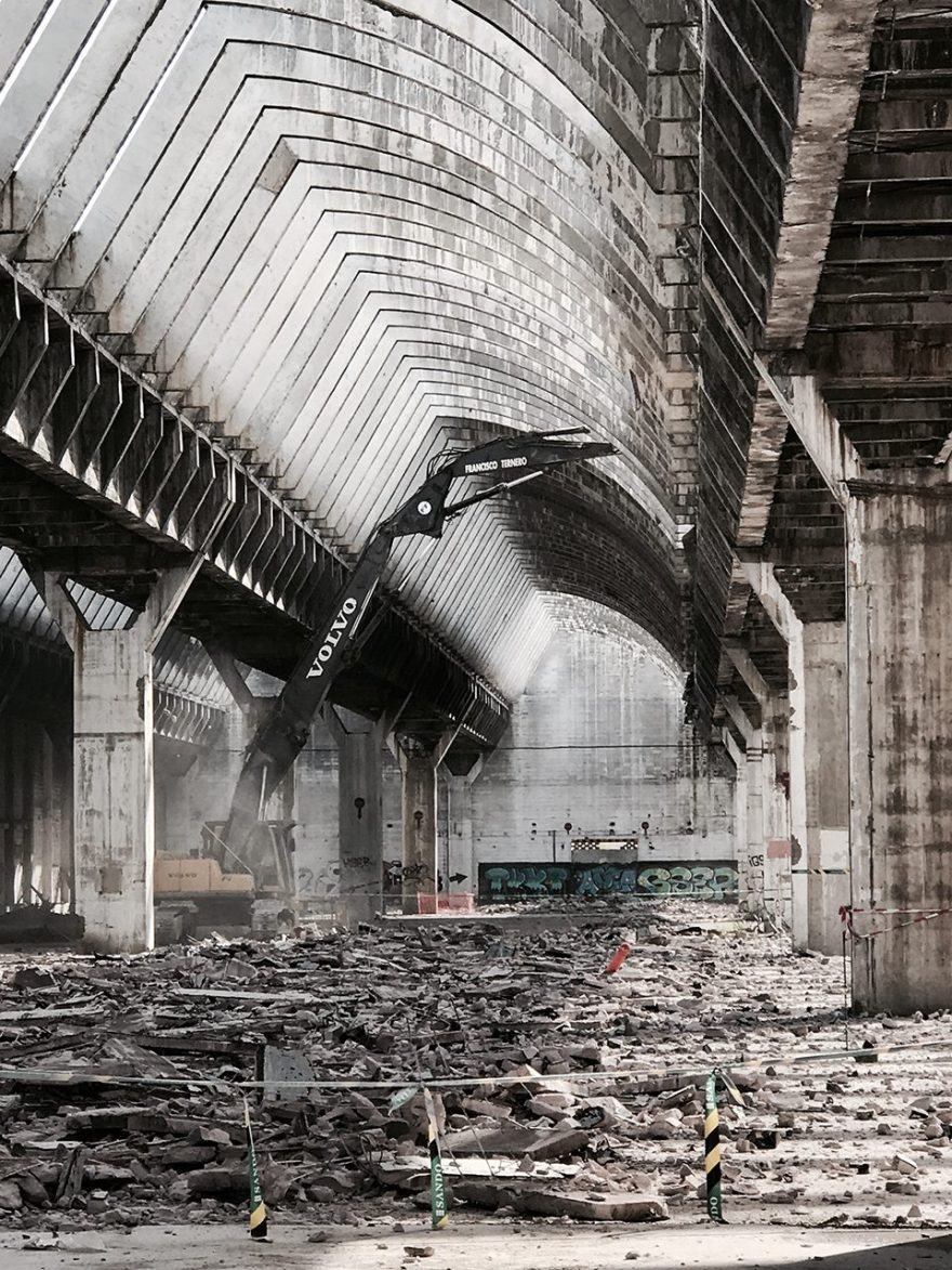 西班牙旧工厂翻新,韵律几何新风貌-10