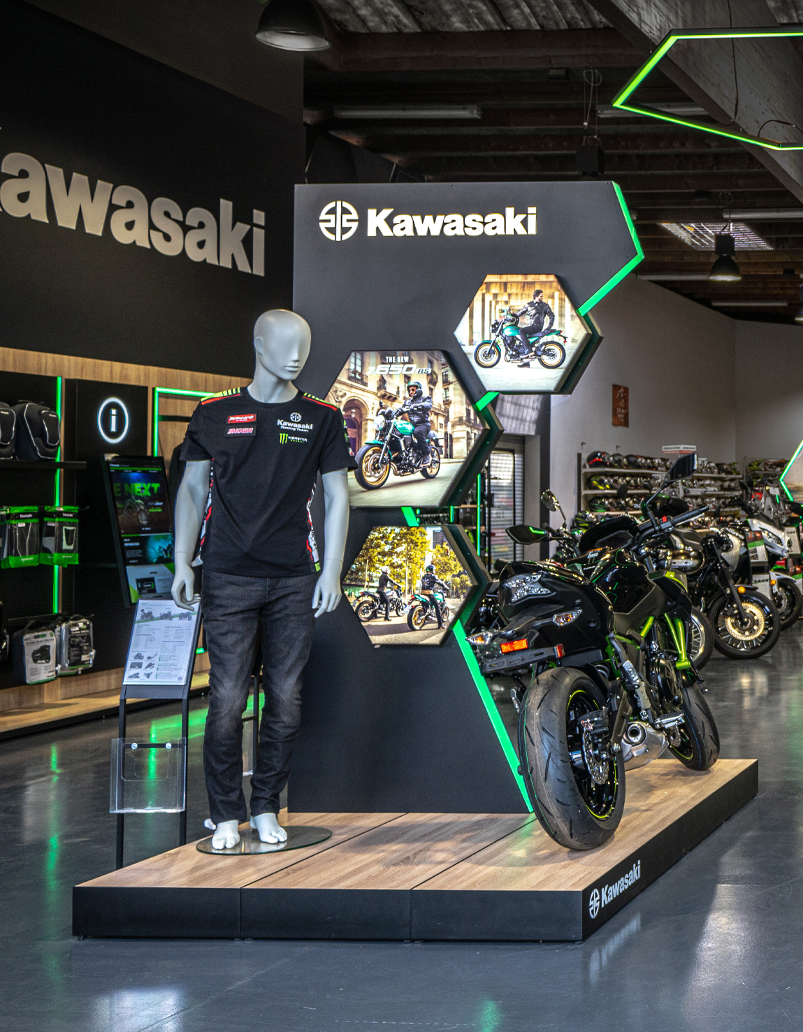 Kawasaki Motors 新零售形象店丨Impact-11