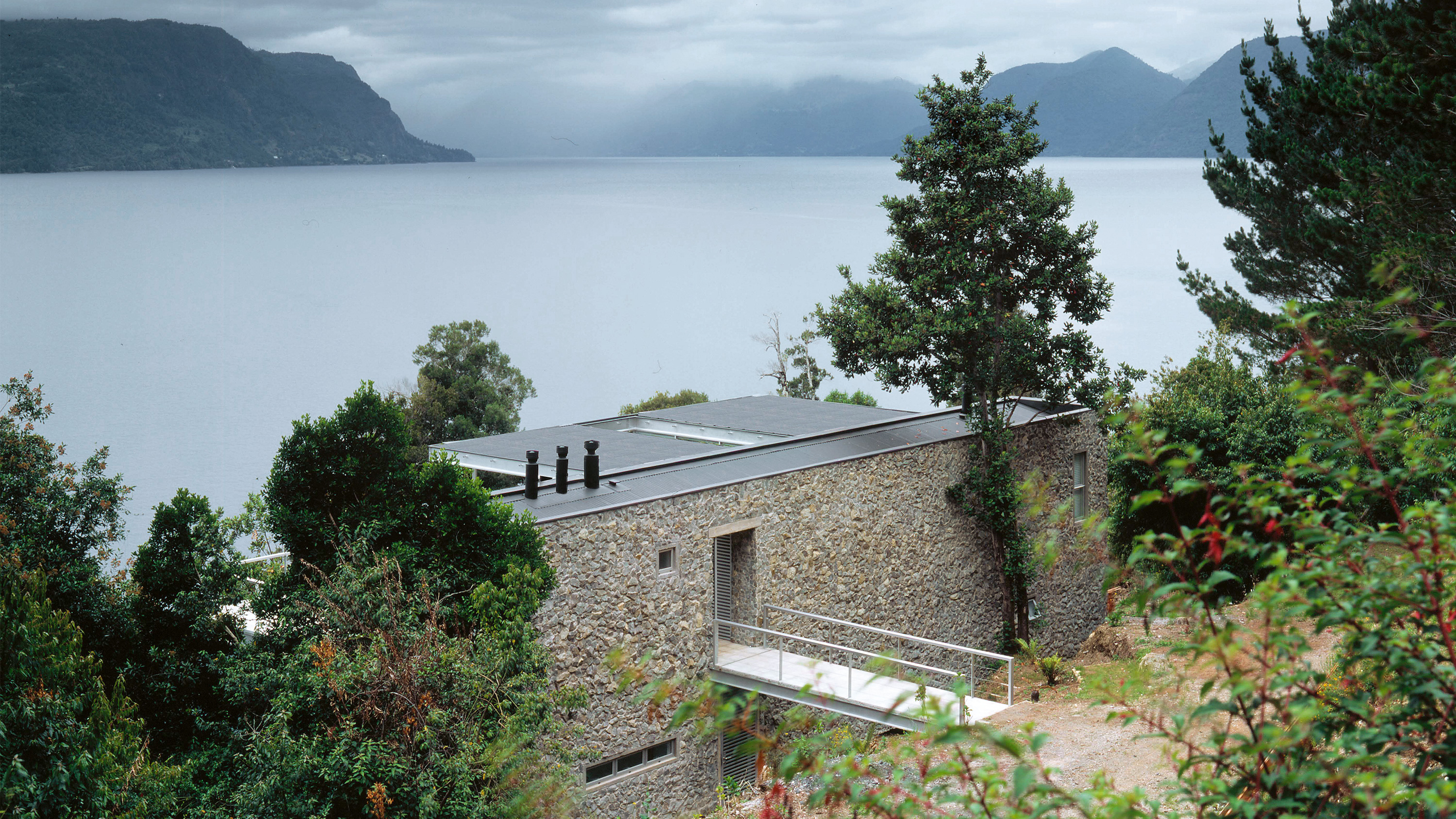 智利湖边生态住宅-0