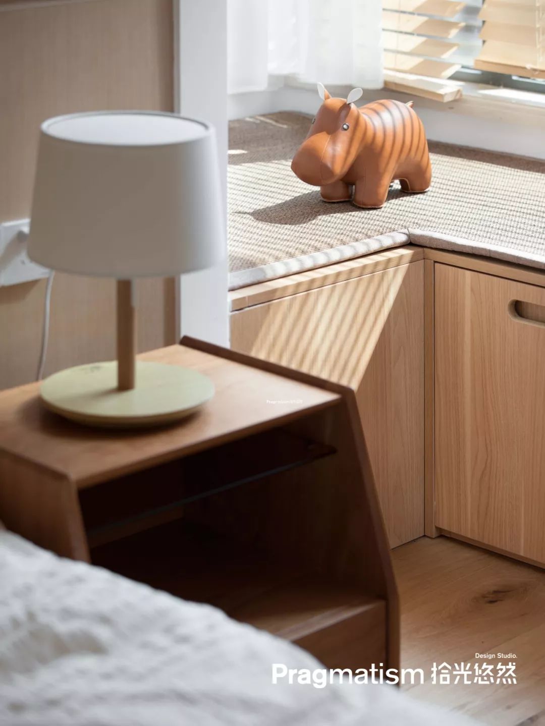 趣味满屋 | 金融 IT 夫妇的 140㎡现代私宅，猫狗双全，人生美满-64