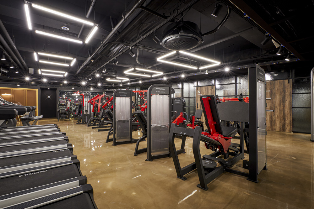 黑钛金质感，140 平健身中心设计诠释现代风尚-12