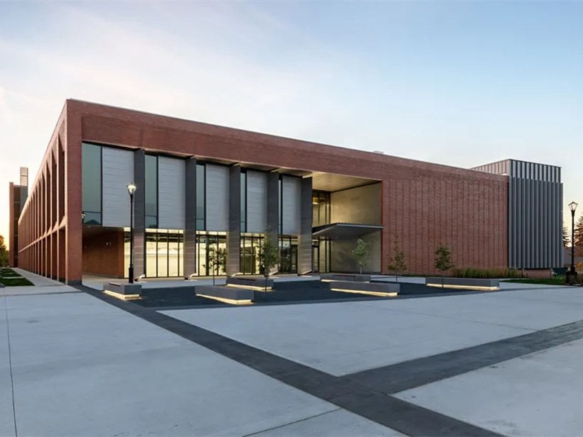 美国比尔里卡纪念高中丨暂无-3