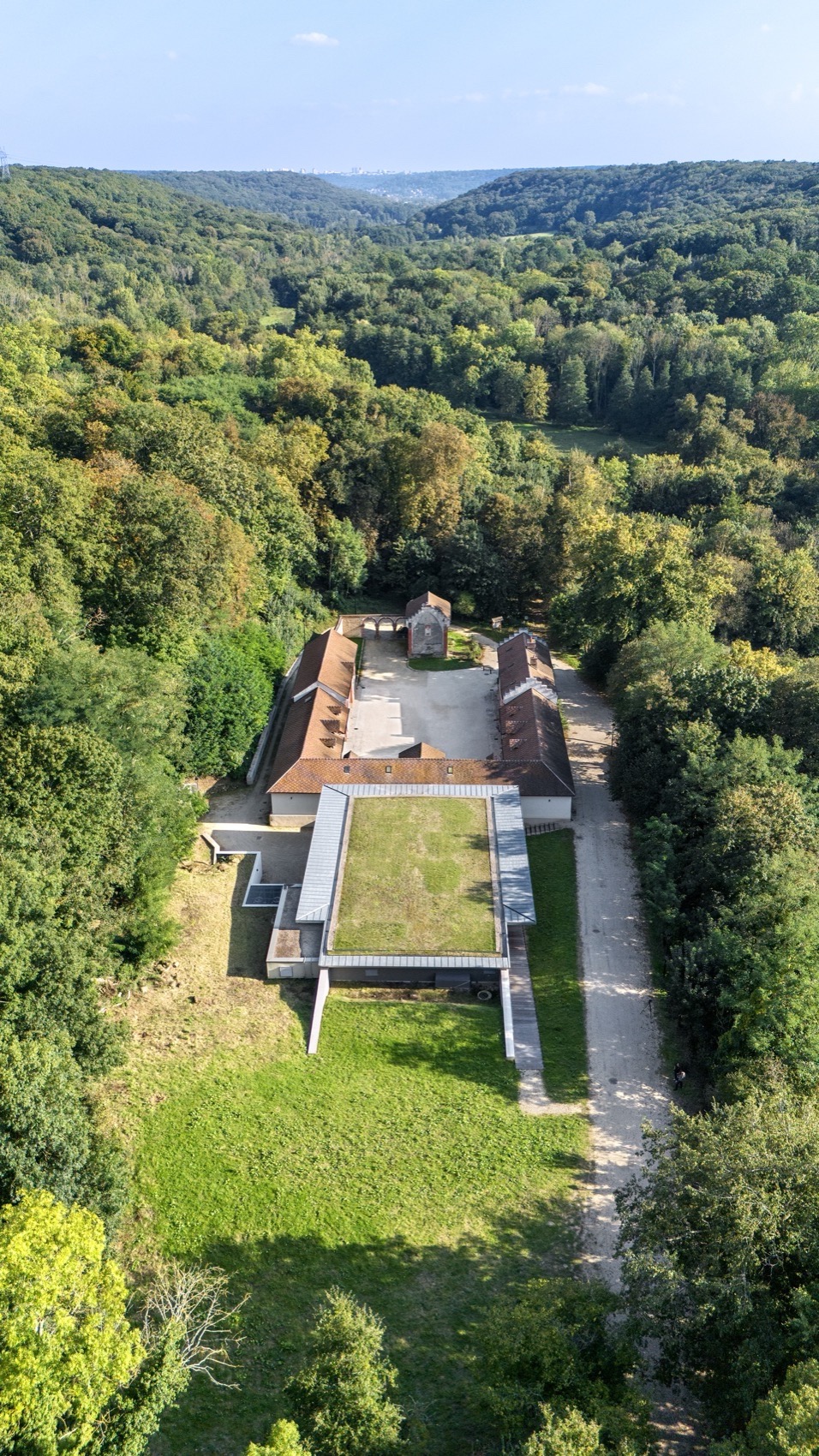 Châteaufort多功能厅丨法国丨Berellini Architecte,Leo Berellini等-5