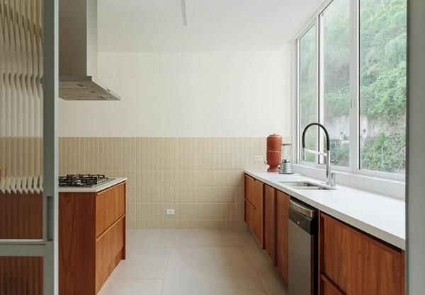 露西亚和埃利奥公寓 · 2024-20