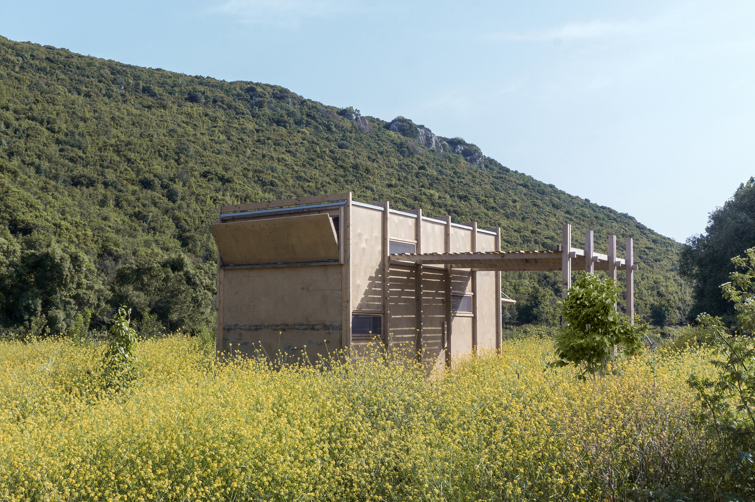 边境小屋 · 建筑与自然的和谐共生-17