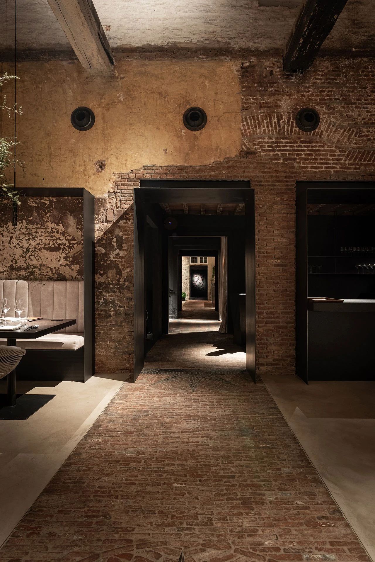 历史悠久的马车房改造成一个现代餐厅，比利时-25