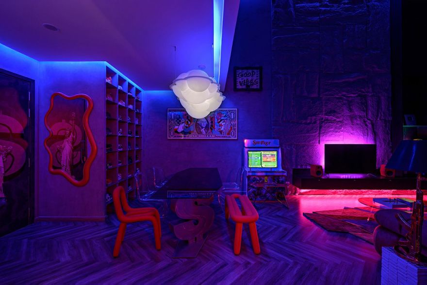 140m2 公寓蜕变为现代艺术家的独特空间-4