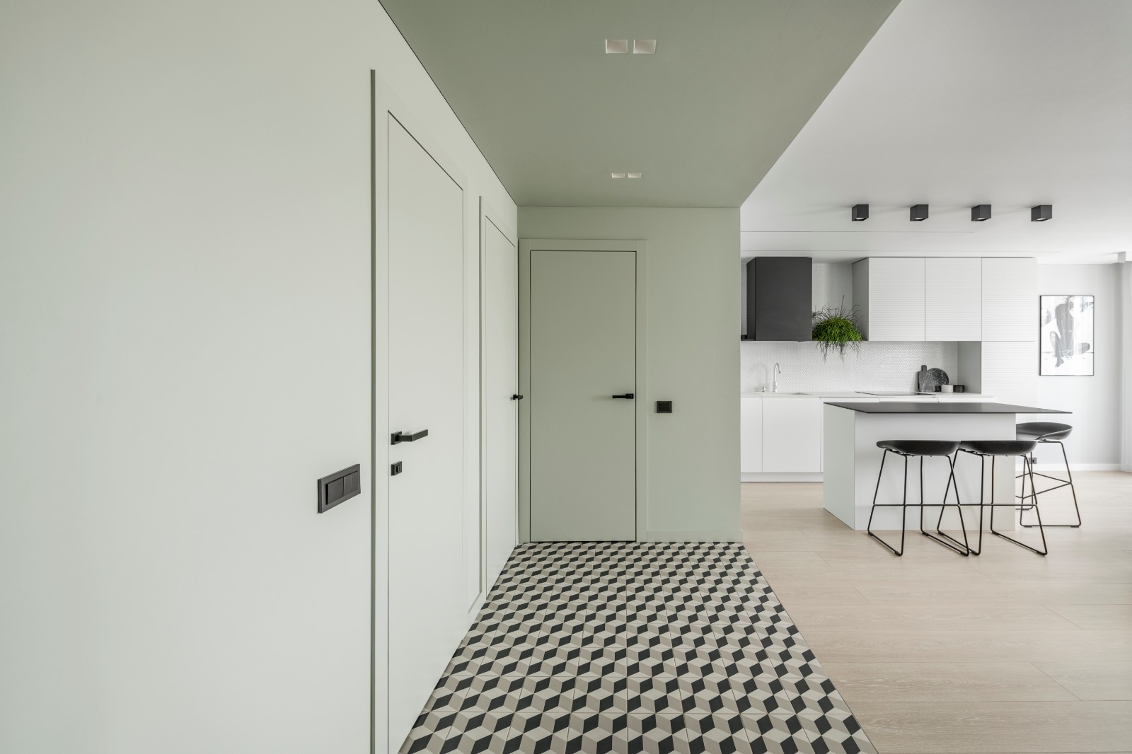 明亮清新小宅设计 | Me2 Architects 打造极简绿蓝空间-4