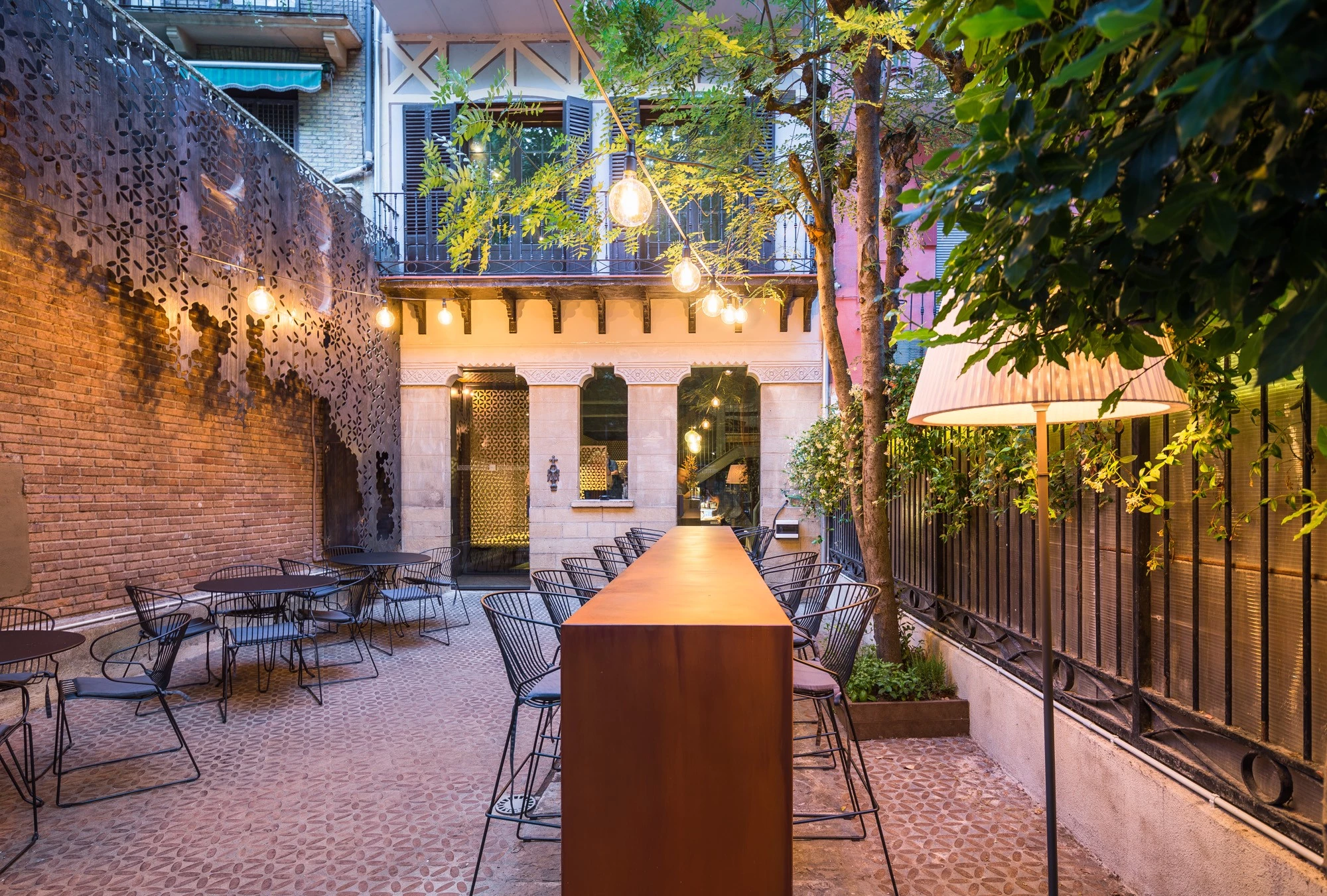 惊艳的西班牙餐厅设计，尊重传统与创新的完美结合-12