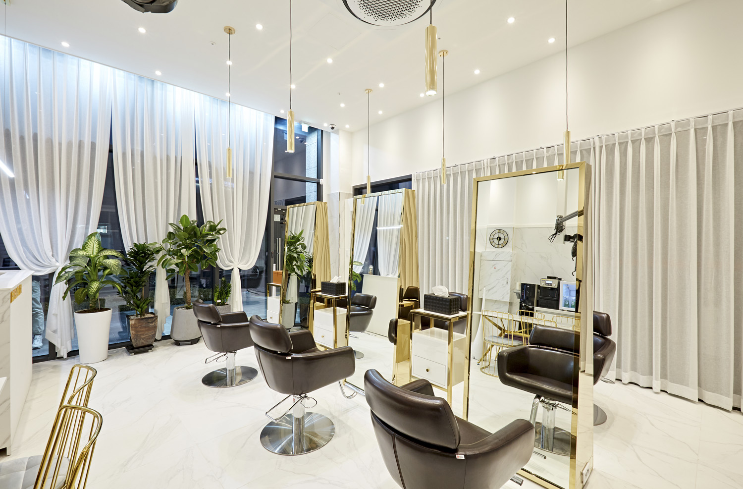 18 平米现代美容院空间设计，展现极简美学魅力-5