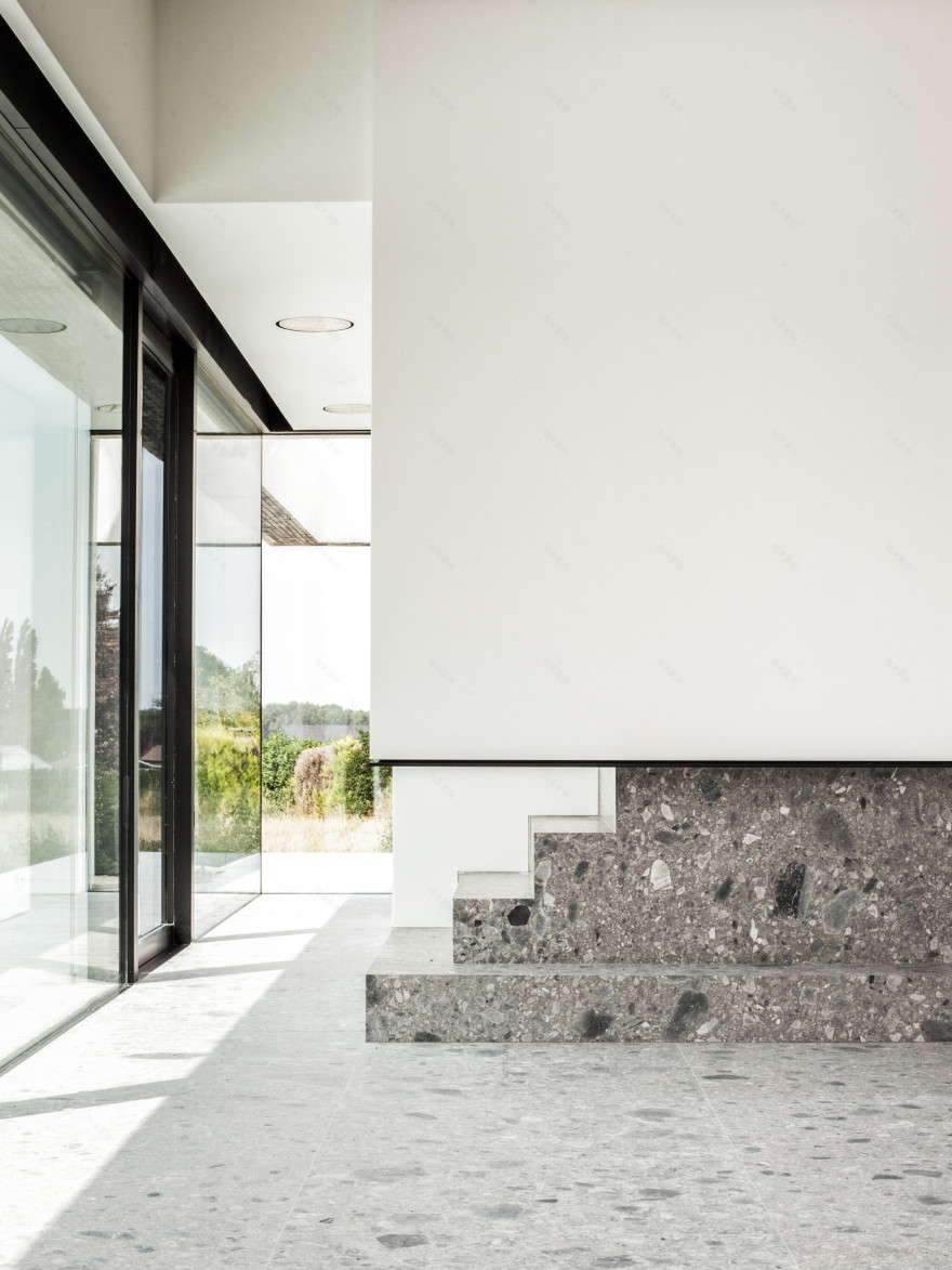 比利时 Aalst 山巅别墅——简约优雅的私人住宅设计-9