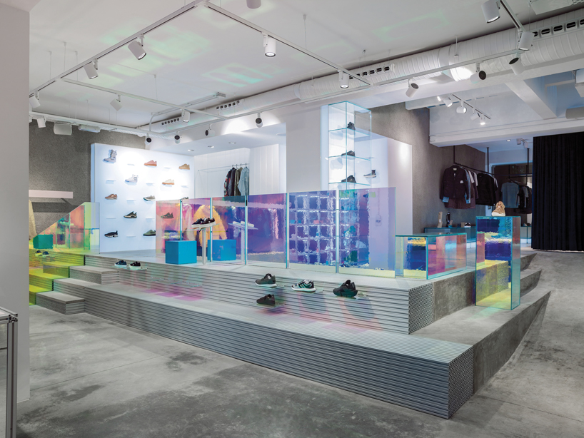 巴塞罗那“sivasdescalzo”商店，铝型材与虹彩水晶玻璃的工业风设计-5