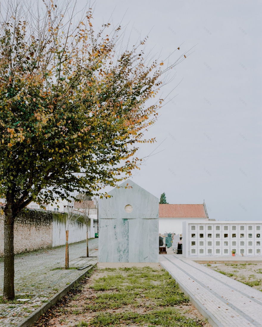 科英布拉的家族墓地丨葡萄牙丨Comoco Arquitectos-24