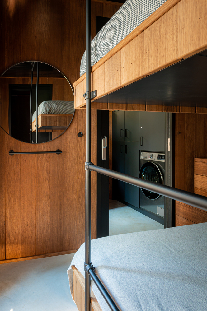 森林中的 C 形度假屋丨荷兰丨GetAway Projects-27