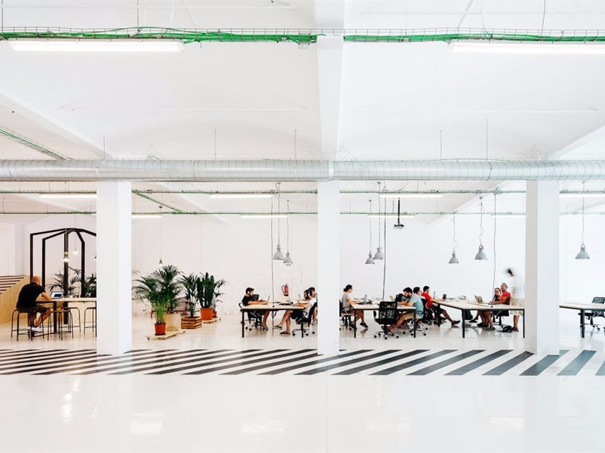 西班牙海滨特色风格的编程办公空间丨西班牙巴塞罗那丨Mariana de DelásMeta Studio-3