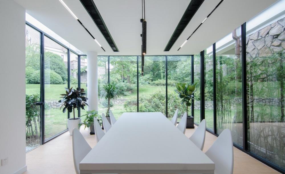 光影穿梭的现代宅院-46