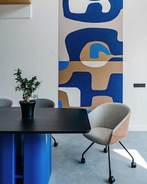 办公钴蓝色空间丨塞浦路斯-7