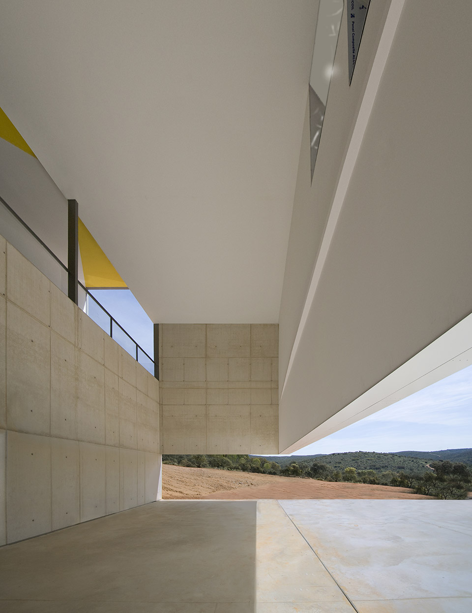 遗世独立,西班牙原野中的酿酒厂 / S-M.A.O.-18