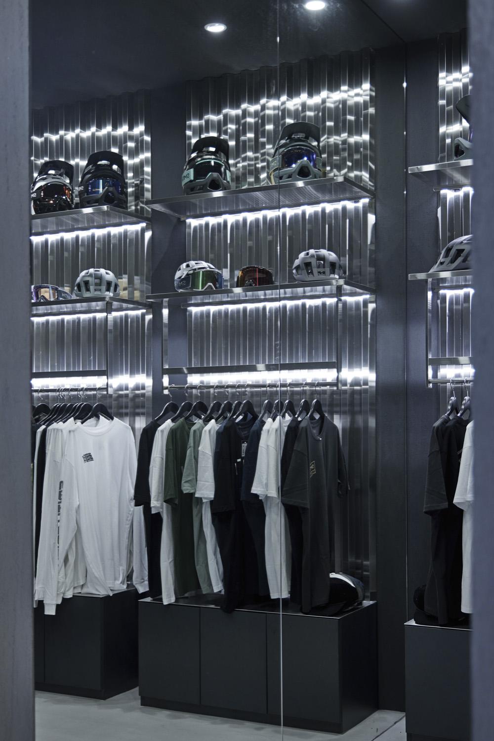 高级运动服装店设计，打造现代与传统的完美融合-23