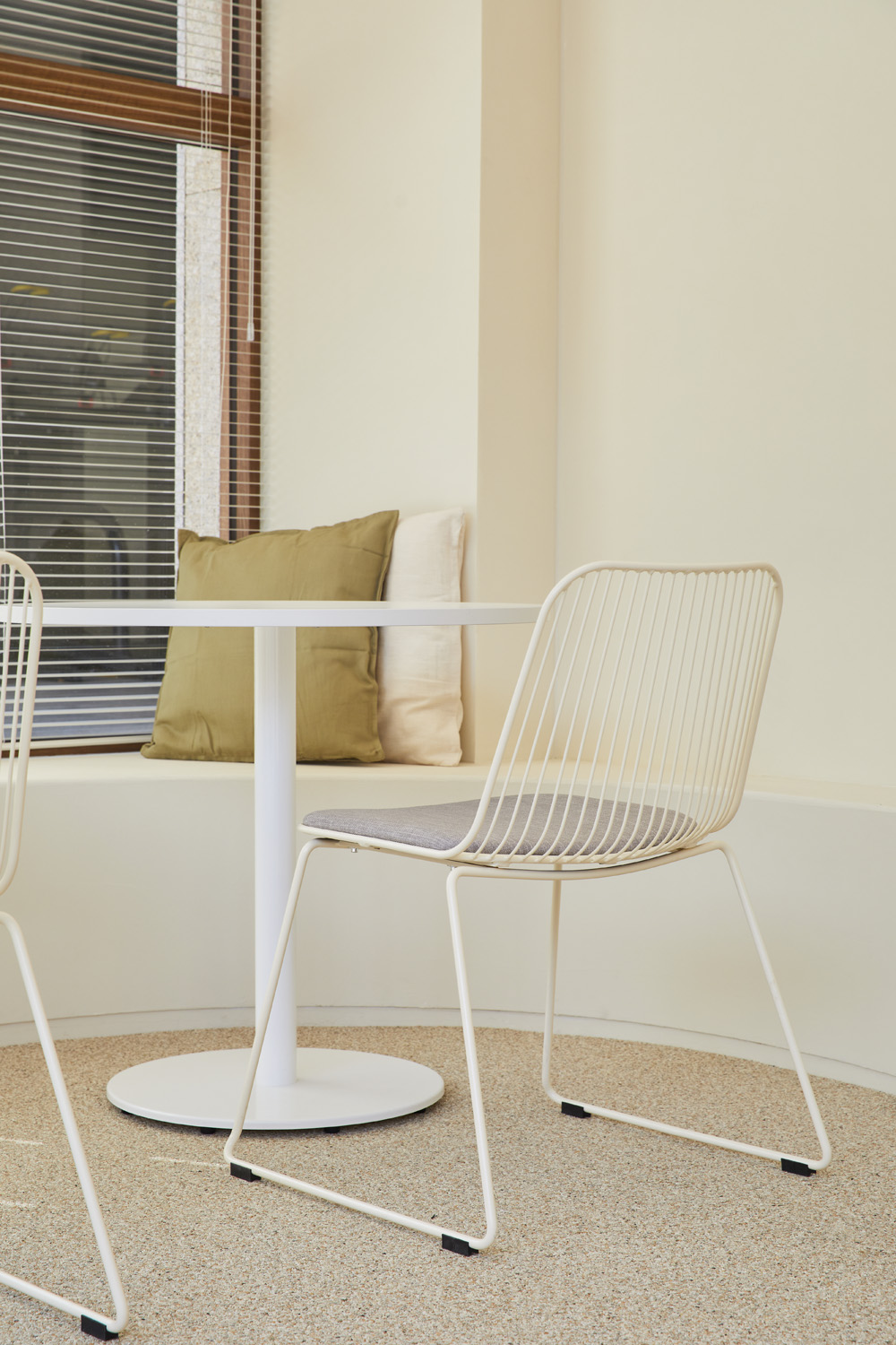 10 坪极简咖啡厅，打造温馨舒适空间-11