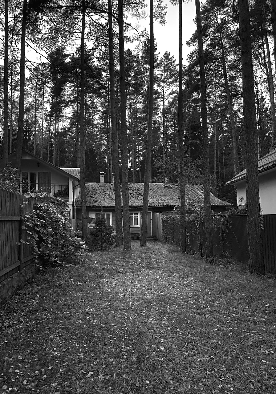 你提供的3,00 HOUSE可能存在表述错误，推测你想问的是300 HOUSE，可翻译为300号房屋  丨ZROBIM architects-3