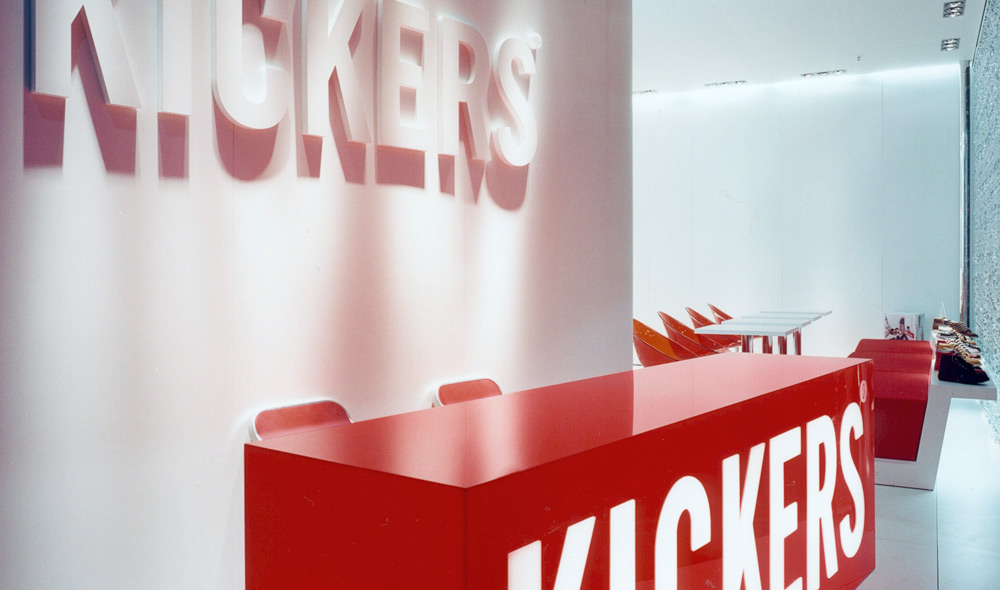 Anastasiya Gushchina丨鞋店丨Kickers | GDS | 2001-5