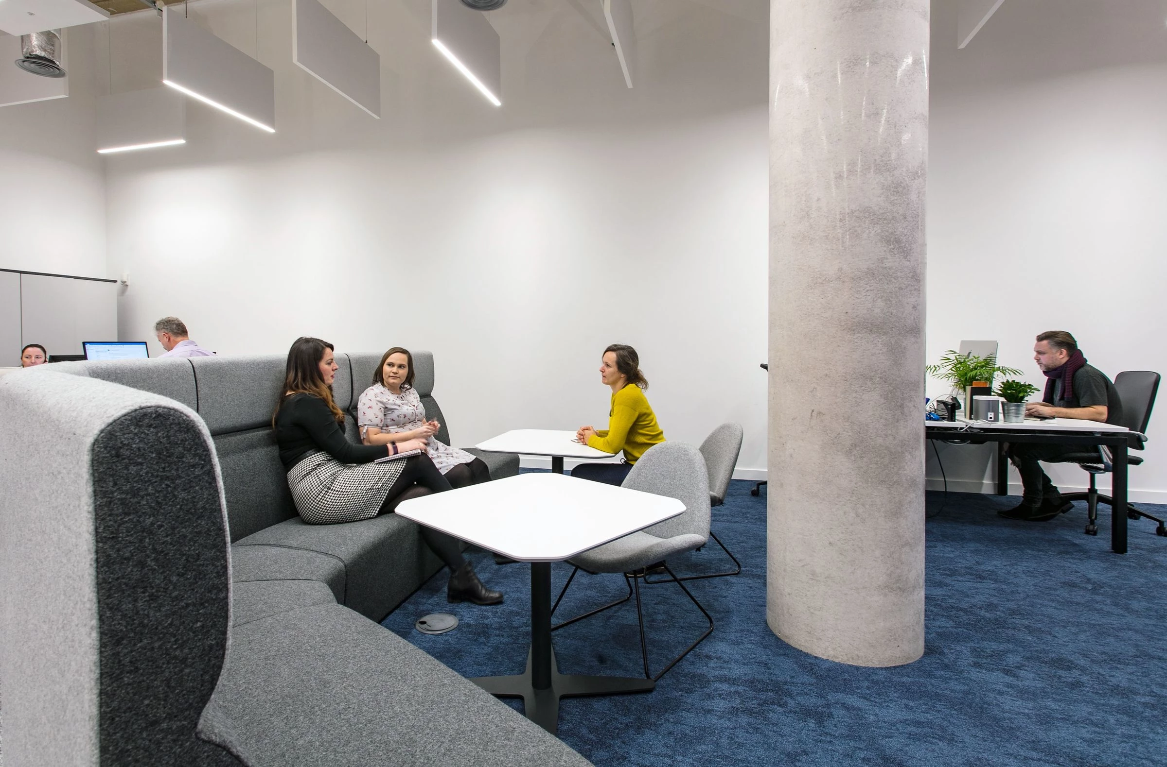 英国 Amdaris 公司明亮灵动办公室设计-20