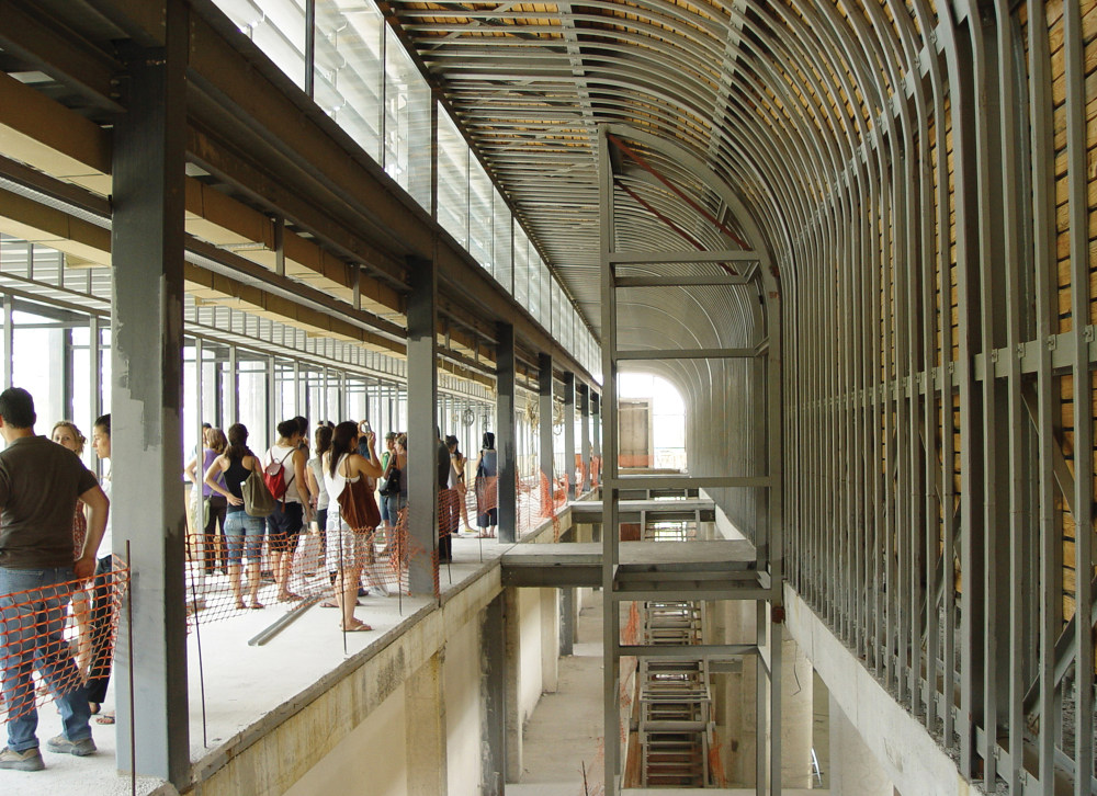 希腊校园图书馆 · 动态曲线屋顶下的知识空间-34