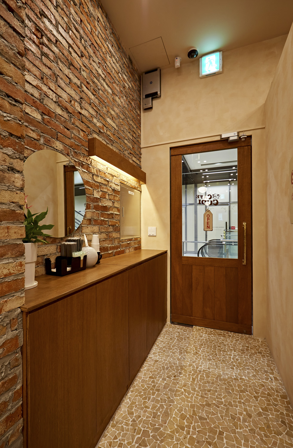 14 坪温馨小咖啡馆的室内设计-11