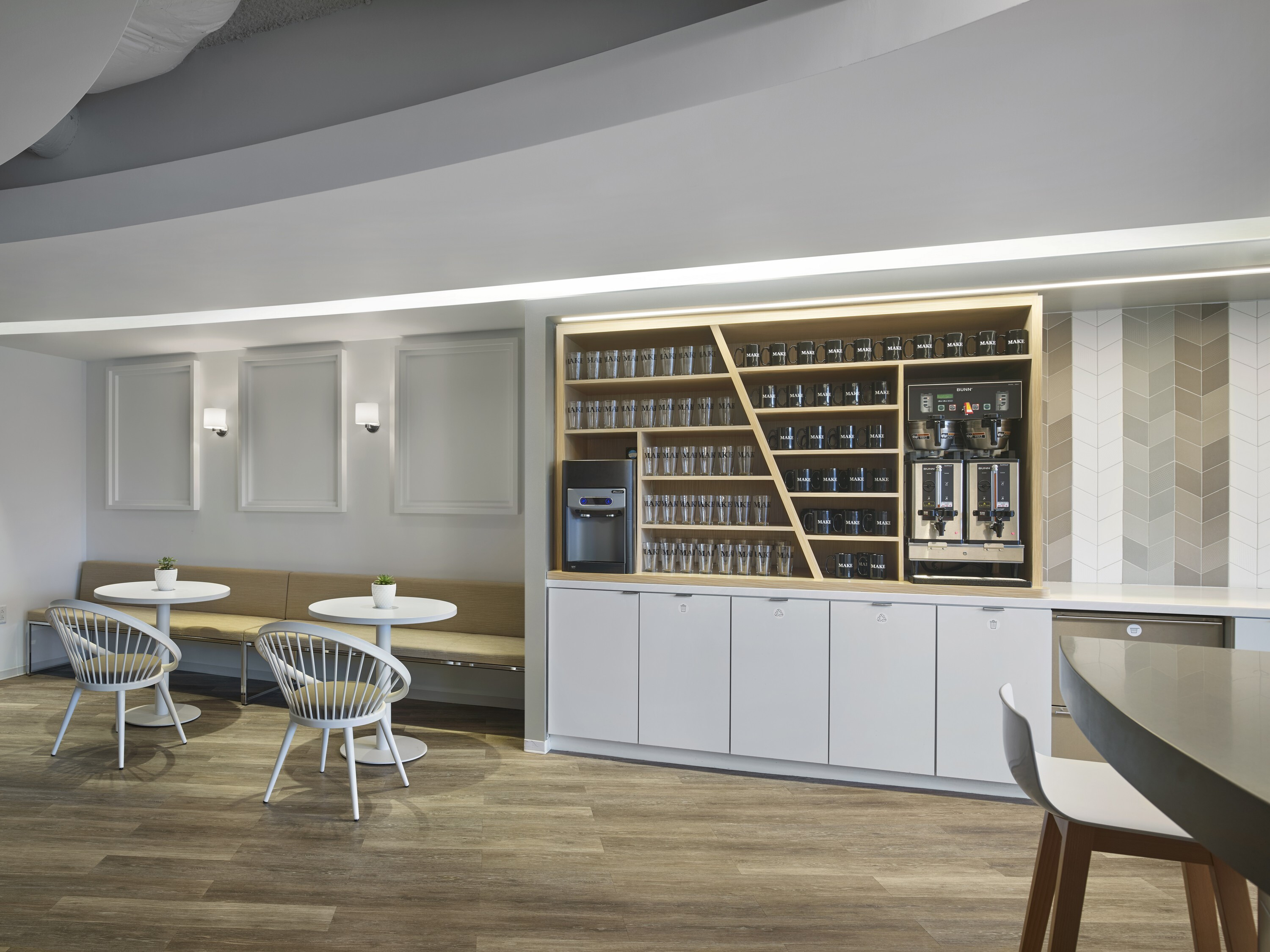 MakeOffices 办公空间 | 木纹 vinyl 地板的创意应用-37