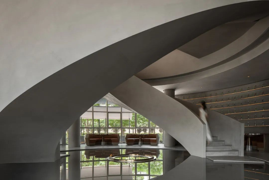 时尚前卫设计的烤鸭店,缔造无限可能的灰度空间 | 本末空间设计-31