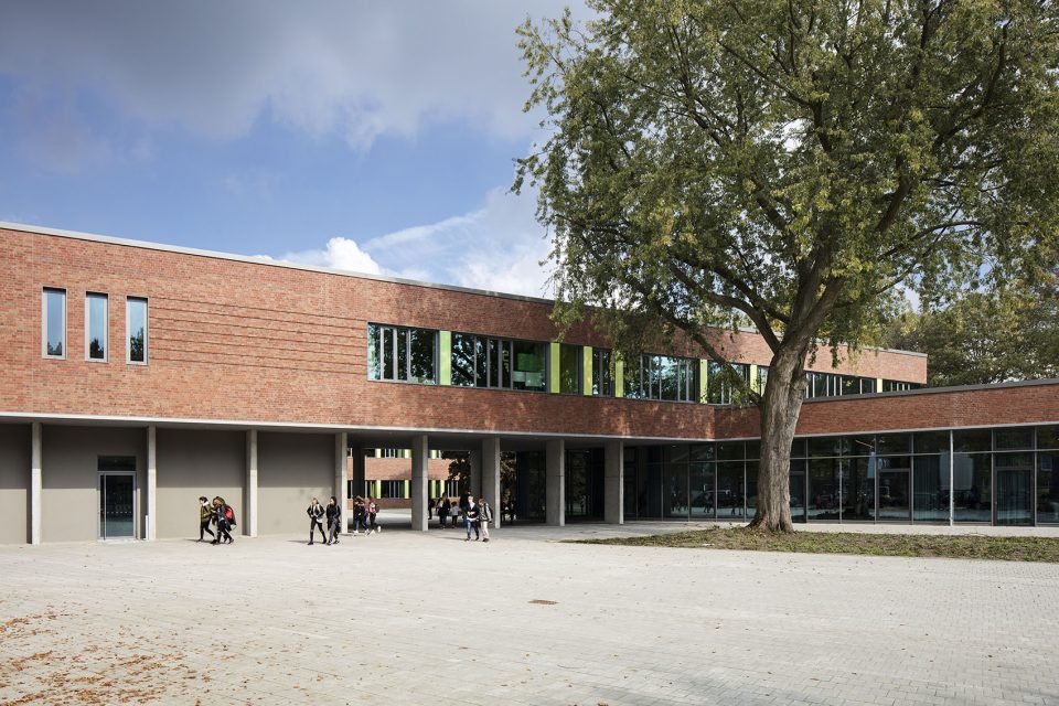 久洛·特里比希大学，学校扩建-7