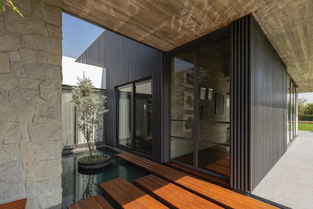 厄瓜多尔 6M 别墅 | 融入自然的简约空间-43