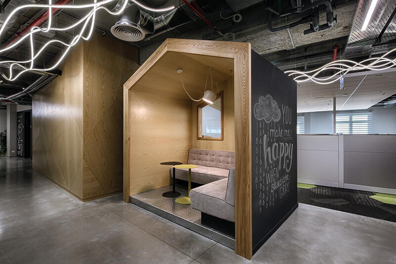 集思广益,以色诱人——Broadcom 办公室设计-9