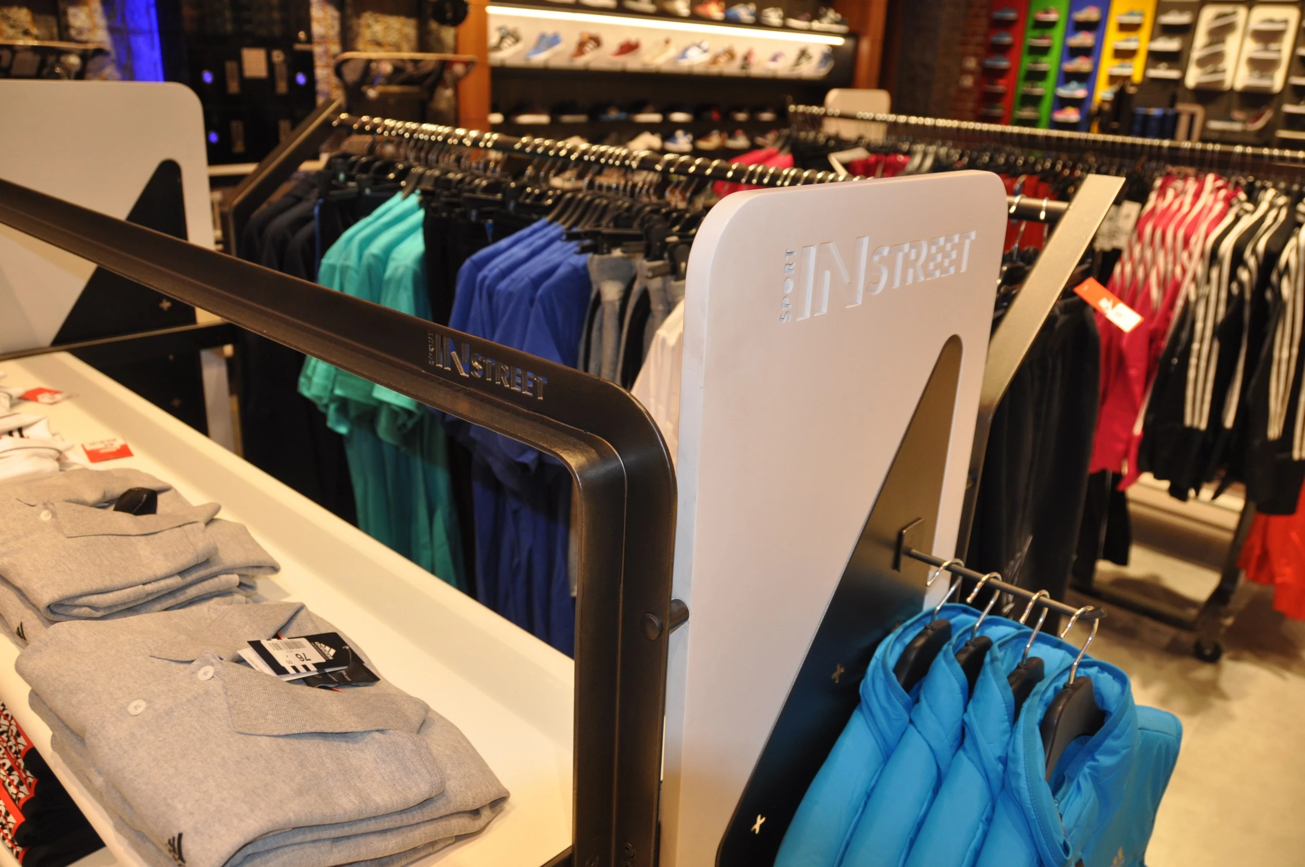 街头运动旗舰店-30