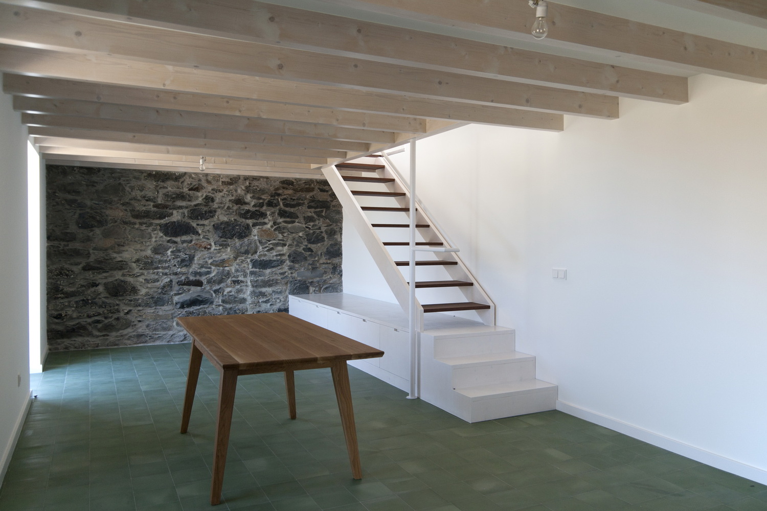 葡萄牙马德拉岛乡村景观中的典型马德兰房屋翻新与扩建-25